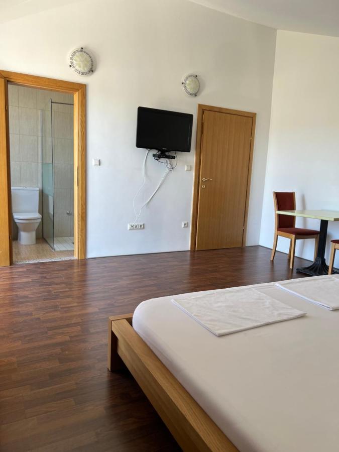 Studio Apartman เซซาริซา ภายนอก รูปภาพ